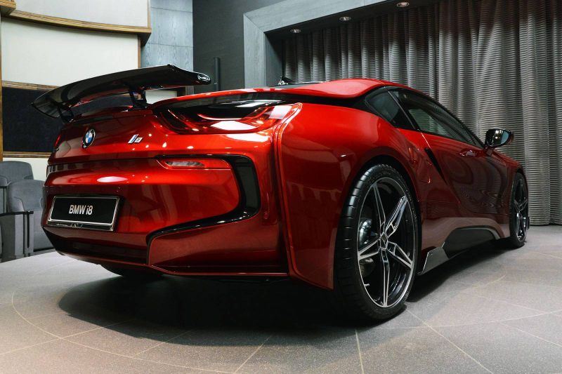Illustration for article titled A Princess And Her BMW i8